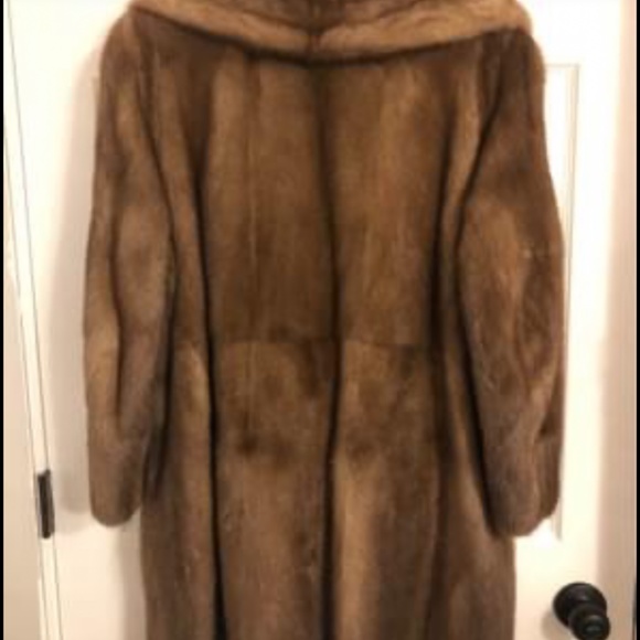 Fur coat - Picture 2 of 3